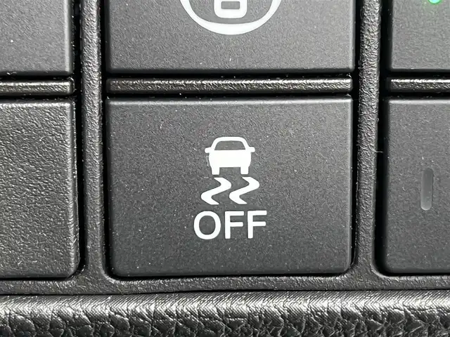 ホンダ ヴェゼル ハイブリッド e:HEV Z 秋田県 2021(令3)年 3.7万km プラチナホワイトパール ４WD/衝突軽減システム/LEDヘッドライト/社外１８インチアルミ（冬タイヤ装着）/スマートキー/アイドリングストップ/プッシュスタート/コーナーセンサー/クルーズコントロール追従走行あり/ダウンヒルアシストコントロール/オートマチックハイビーム/レーンキープアシスト/ブラインドスポットモニター/ステアリングスイッチ/ステアリングヒーター/パドルシフト/前席シートヒーター/ビルトインETC/ドライブレコーダー/電動リアゲート/電動パーキングブレーキ/オートブレーキホールド機能/社外フロアマット/社外ドアバイザー/オートライト/オートエアコン/パワーステアリング/パワーウィンドウ/横滑り防止/盗難防止装置/寒冷地仕様/電動格納ウィンカーミラー