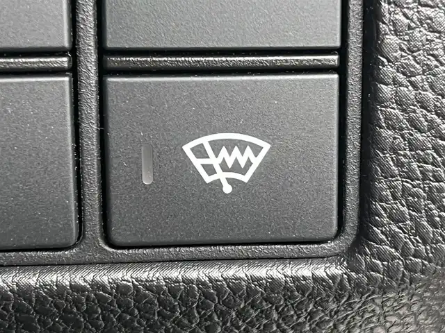 ホンダ ヴェゼル ハイブリッド e:HEV Z 秋田県 2021(令3)年 3.7万km プラチナホワイトパール ４WD/衝突軽減システム/LEDヘッドライト/社外１８インチアルミ（冬タイヤ装着）/スマートキー/アイドリングストップ/プッシュスタート/コーナーセンサー/クルーズコントロール追従走行あり/ダウンヒルアシストコントロール/オートマチックハイビーム/レーンキープアシスト/ブラインドスポットモニター/ステアリングスイッチ/ステアリングヒーター/パドルシフト/前席シートヒーター/ビルトインETC/ドライブレコーダー/電動リアゲート/電動パーキングブレーキ/オートブレーキホールド機能/社外フロアマット/社外ドアバイザー/オートライト/オートエアコン/パワーステアリング/パワーウィンドウ/横滑り防止/盗難防止装置/寒冷地仕様/電動格納ウィンカーミラー