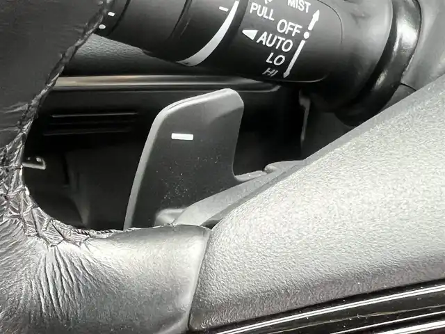 ホンダ ヴェゼル ハイブリッド e:HEV Z 秋田県 2021(令3)年 3.7万km プラチナホワイトパール ４WD/衝突軽減システム/LEDヘッドライト/社外１８インチアルミ（冬タイヤ装着）/スマートキー/アイドリングストップ/プッシュスタート/コーナーセンサー/クルーズコントロール追従走行あり/ダウンヒルアシストコントロール/オートマチックハイビーム/レーンキープアシスト/ブラインドスポットモニター/ステアリングスイッチ/ステアリングヒーター/パドルシフト/前席シートヒーター/ビルトインETC/ドライブレコーダー/電動リアゲート/電動パーキングブレーキ/オートブレーキホールド機能/社外フロアマット/社外ドアバイザー/オートライト/オートエアコン/パワーステアリング/パワーウィンドウ/横滑り防止/盗難防止装置/寒冷地仕様/電動格納ウィンカーミラー