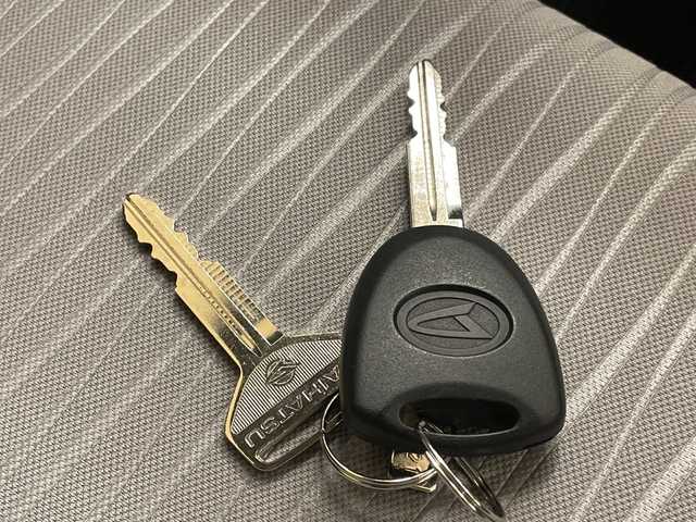 ダイハツ ミラ イース X SAⅢ 道央・札幌 2025(令7)年 0.3万km ファイアークォーツレッドM /オーディオレス//４WD//スマートアシスト車//衝突軽減ブレーキ//オートライト//オートハイビーム//コーナーセンサー//横滑り防止装置//アイドリングストップ//パワーウィンドウ