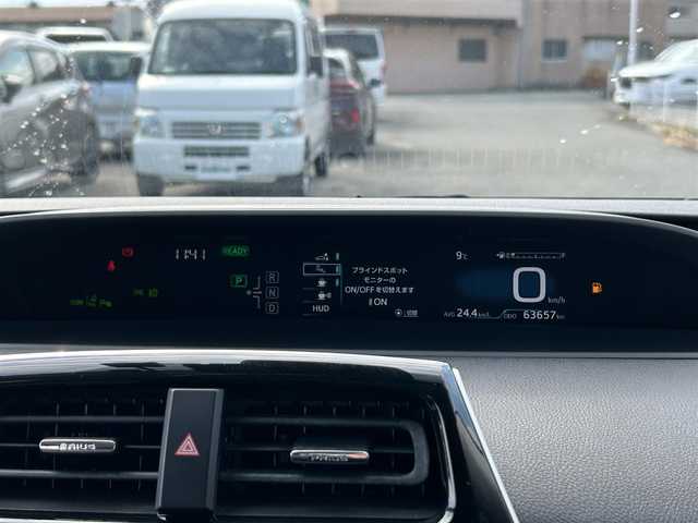 トヨタ プリウス A 福岡県 2017(平29)年 6.4万km ダークブルーマイカM ・純正９インチナビ　/（ＡＭ　ＦＭ　ＢＴ　ＣＤ　ＤＶＤ）　/・フルセグＴＶ　/・サンルーフ　/・ETC/・フロントカメラ　/・ドラレコ　/・前後コーナーセンサー　/・レーンキープアシスト　/・クルコン　/・先行車発進告知機能　/・パーキングアシスト/・横滑り防止/・衝突軽減システム/・オートライト/・オートハイビーム/・電格ミラー
