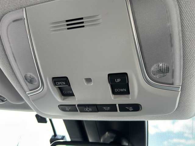 トヨタ プリウス A 福岡県 2017(平29)年 6.4万km ダークブルーマイカM ・純正９インチナビ　/（ＡＭ　ＦＭ　ＢＴ　ＣＤ　ＤＶＤ）　/・フルセグＴＶ　/・サンルーフ　/・ETC/・フロントカメラ　/・ドラレコ　/・前後コーナーセンサー　/・レーンキープアシスト　/・クルコン　/・先行車発進告知機能　/・パーキングアシスト/・横滑り防止/・衝突軽減システム/・オートライト/・オートハイビーム/・電格ミラー