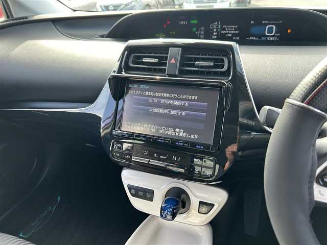 トヨタ プリウス A 福岡県 2017(平29)年 6.4万km ダークブルーマイカM ・純正９インチナビ　/（ＡＭ　ＦＭ　ＢＴ　ＣＤ　ＤＶＤ）　/・フルセグＴＶ　/・サンルーフ　/・ETC/・フロントカメラ　/・ドラレコ　/・前後コーナーセンサー　/・レーンキープアシスト　/・クルコン　/・先行車発進告知機能　/・パーキングアシスト/・横滑り防止/・衝突軽減システム/・オートライト/・オートハイビーム/・電格ミラー