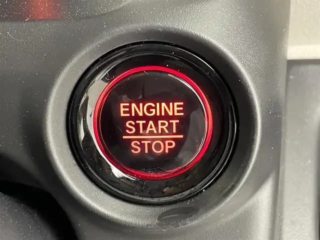 ホンダ Ｎ ＢＯＸ 大分県 2024(令6)年 0.3万km ルナシルバーM ワンオーナー/8インチディスプレイオーディオ/  (VX-240ZFE)/バックカメラ/ステアリングスイッチ/ホンダセンシング/パーキングセンサーシステム/コムテック前後ドライブレコーダー(ZDR035)/左パワースライドドア/右イージークローザー/LEDヘッドライト/オートライト/サンシェードルーフコンソール/シートヒーター(運転席/助手席)/後席ロールサンシェード/チップアップ機能付スライドリヤシート/コルクカラーインパネトレイ/スマートキー×2本/取説&保証書有り