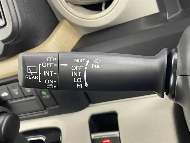 ホンダ Ｎ ＢＯＸ 大分県 2024(令6)年 0.3万km ルナシルバーM ワンオーナー/8インチディスプレイオーディオ/  (VX-240ZFE)/バックカメラ/ステアリングスイッチ/ホンダセンシング/パーキングセンサーシステム/コムテック前後ドライブレコーダー(ZDR035)/左パワースライドドア/右イージークローザー/LEDヘッドライト/オートライト/サンシェードルーフコンソール/シートヒーター(運転席/助手席)/後席ロールサンシェード/チップアップ機能付スライドリヤシート/コルクカラーインパネトレイ/スマートキー×2本/取説&保証書有り