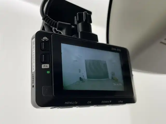 ホンダ Ｎ ＢＯＸ 大分県 2024(令6)年 0.3万km ルナシルバーM ワンオーナー/8インチディスプレイオーディオ/  (VX-240ZFE)/バックカメラ/ステアリングスイッチ/ホンダセンシング/パーキングセンサーシステム/コムテック前後ドライブレコーダー(ZDR035)/左パワースライドドア/右イージークローザー/LEDヘッドライト/オートライト/サンシェードルーフコンソール/シートヒーター(運転席/助手席)/後席ロールサンシェード/チップアップ機能付スライドリヤシート/コルクカラーインパネトレイ/スマートキー×2本/取説&保証書有り