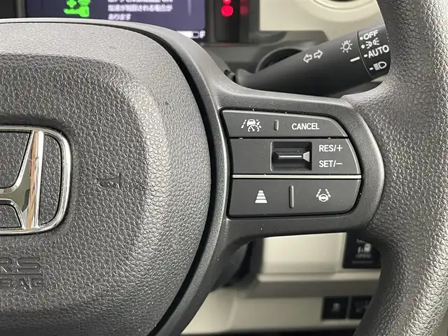 ホンダ Ｎ ＢＯＸ 大分県 2024(令6)年 0.3万km ルナシルバーM ワンオーナー/8インチディスプレイオーディオ/  (VX-240ZFE)/バックカメラ/ステアリングスイッチ/ホンダセンシング/パーキングセンサーシステム/コムテック前後ドライブレコーダー(ZDR035)/左パワースライドドア/右イージークローザー/LEDヘッドライト/オートライト/サンシェードルーフコンソール/シートヒーター(運転席/助手席)/後席ロールサンシェード/チップアップ機能付スライドリヤシート/コルクカラーインパネトレイ/スマートキー×2本/取説&保証書有り