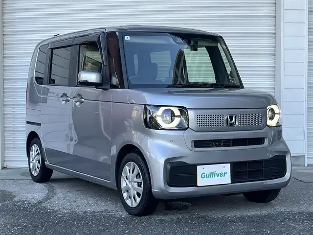 ホンダ Ｎ ＢＯＸ 高知県 2024(令6)年 0.3万km ルナシルバーM ワンオーナー/純正ディスプレイオーディオ/　Bluetooth/AppleCarPlay/AndroidAuto/バックカメラ/ステアリングスイッチ/ホンダセンシング/パーキングセンサーシステム/前後ドライブレコーダー/左パワースライドドア/右イージークローザー/LEDヘッドライト/オートライト/後席ロールサンシェード/チップアップ機能付スライドリヤシート/プッシュスタート/スマートキー/アイドリングストップ/オートライト/オートマチックハイビーム/取扱説明書/保証書/盗難防止装置