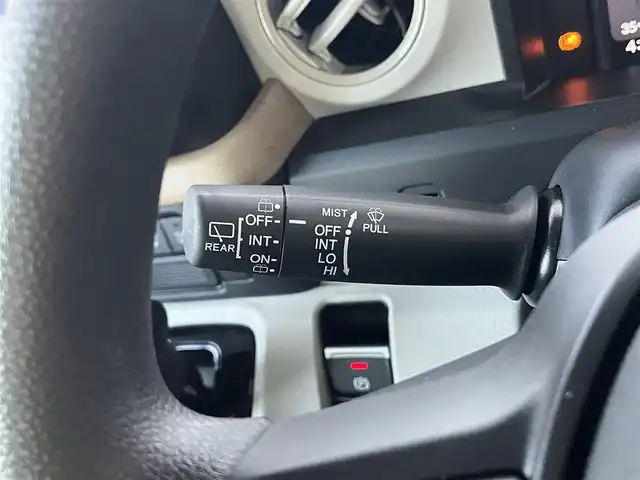 ホンダ Ｎ ＢＯＸ 高知県 2024(令6)年 0.3万km ルナシルバーM ワンオーナー/純正ディスプレイオーディオ/　Bluetooth/AppleCarPlay/AndroidAuto/バックカメラ/ステアリングスイッチ/ホンダセンシング/パーキングセンサーシステム/前後ドライブレコーダー/左パワースライドドア/右イージークローザー/LEDヘッドライト/オートライト/後席ロールサンシェード/チップアップ機能付スライドリヤシート/プッシュスタート/スマートキー/アイドリングストップ/オートライト/オートマチックハイビーム/取扱説明書/保証書/盗難防止装置