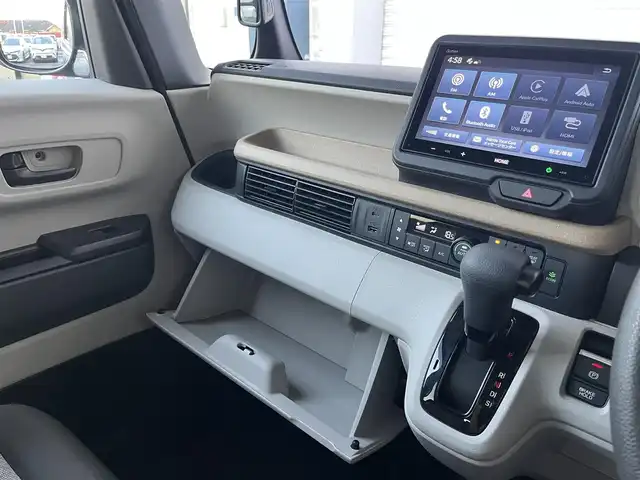 ホンダ Ｎ ＢＯＸ 高知県 2024(令6)年 0.3万km ルナシルバーM ワンオーナー/純正ディスプレイオーディオ/　Bluetooth/AppleCarPlay/AndroidAuto/バックカメラ/ステアリングスイッチ/ホンダセンシング/パーキングセンサーシステム/前後ドライブレコーダー/左パワースライドドア/右イージークローザー/LEDヘッドライト/オートライト/後席ロールサンシェード/チップアップ機能付スライドリヤシート/プッシュスタート/スマートキー/アイドリングストップ/オートライト/オートマチックハイビーム/取扱説明書/保証書/盗難防止装置