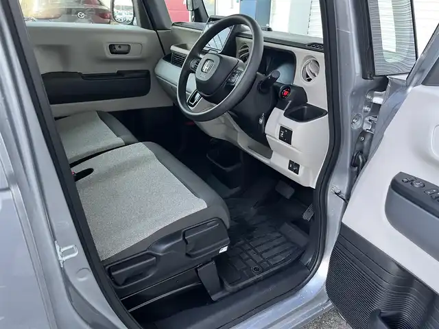 ホンダ Ｎ ＢＯＸ 高知県 2024(令6)年 0.3万km ルナシルバーM ワンオーナー/純正ディスプレイオーディオ/　Bluetooth/AppleCarPlay/AndroidAuto/バックカメラ/ステアリングスイッチ/ホンダセンシング/パーキングセンサーシステム/前後ドライブレコーダー/左パワースライドドア/右イージークローザー/LEDヘッドライト/オートライト/後席ロールサンシェード/チップアップ機能付スライドリヤシート/プッシュスタート/スマートキー/アイドリングストップ/オートライト/オートマチックハイビーム/取扱説明書/保証書/盗難防止装置