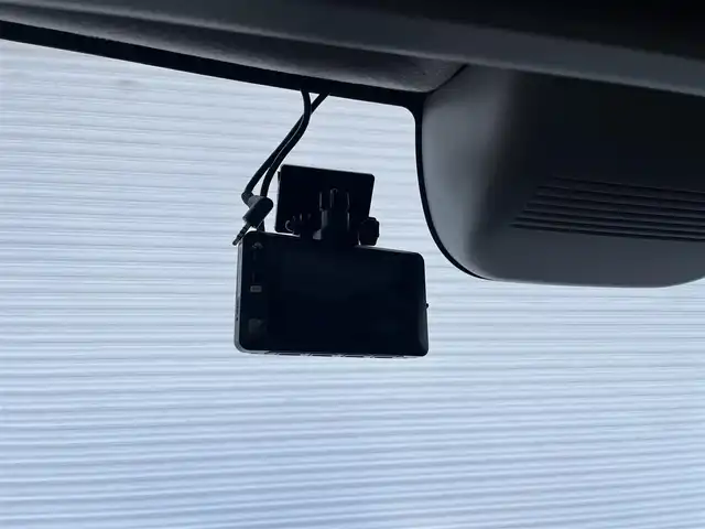 ホンダ Ｎ ＢＯＸ 高知県 2024(令6)年 0.3万km ルナシルバーM ワンオーナー/純正ディスプレイオーディオ/　Bluetooth/AppleCarPlay/AndroidAuto/バックカメラ/ステアリングスイッチ/ホンダセンシング/パーキングセンサーシステム/前後ドライブレコーダー/左パワースライドドア/右イージークローザー/LEDヘッドライト/オートライト/後席ロールサンシェード/チップアップ機能付スライドリヤシート/プッシュスタート/スマートキー/アイドリングストップ/オートライト/オートマチックハイビーム/取扱説明書/保証書/盗難防止装置
