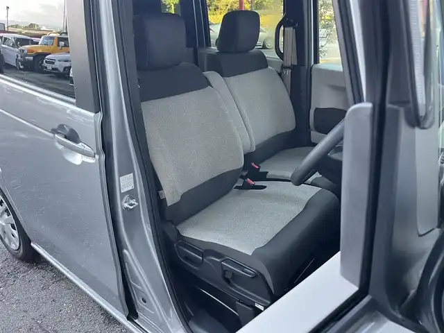 ホンダ Ｎ ＢＯＸ 高知県 2024(令6)年 0.3万km ルナシルバーM ワンオーナー/純正ディスプレイオーディオ/　Bluetooth/AppleCarPlay/AndroidAuto/バックカメラ/ステアリングスイッチ/ホンダセンシング/パーキングセンサーシステム/前後ドライブレコーダー/左パワースライドドア/右イージークローザー/LEDヘッドライト/オートライト/後席ロールサンシェード/チップアップ機能付スライドリヤシート/プッシュスタート/スマートキー/アイドリングストップ/オートライト/オートマチックハイビーム/取扱説明書/保証書/盗難防止装置