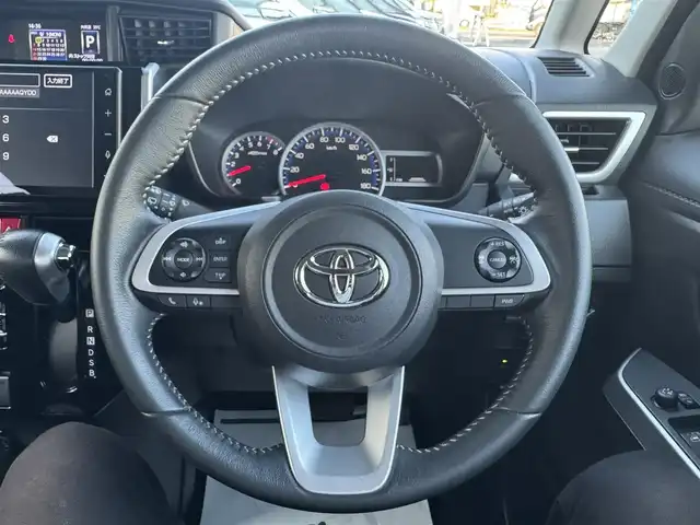 トヨタ ルーミー カスタムG 千葉県 2021(令3)年 3.7万km ブラックマイカメタリック 9インチ純正ディスプレイオーディオ/・ラジオ/・フルセグTV/・Bluetooth/・USB/・Apple Car Play/・Android Auto/主要装備/・クルーズコントロール/・コーナーセンサー/・両側パワースライドドア/・スマートアシスト/・ＬＥＤヘッドライト/・横滑り防止装置/・アイドリングストップ/・オートライト/・オートハイビーム/・純正アルミホイール