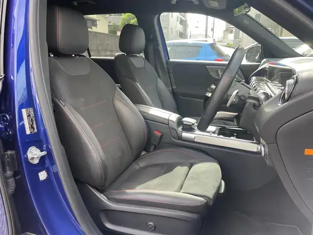 メルセデス・ベンツ Ｍ・ベンツ ＧＬＢ２００ｄ 4マチック AMGライン 東京都 2021(令3)年 1.4万km 青 4WD/ターボ/純正HDDナビ/ (フルセグTV/Bluetooth/USB)/全方位カメラ/ビルトインETC2.0/前後純正ドライブレコーダー/ハーフレザーシート/前席メモリ機能付きパワーシート/前席シートヒーター/パワーバックドア【フットトランクオープナー】/レーダーセーフティーパッケージ/・アクティブディスタンスアシストディストロニック(全自動再発進機能付)/・アクティブステアリングアシスト/・アクティブレーンチェンジングアシスト/・アクティブブレーキアシスト(歩行者/飛び出し検知機能付)/・PRE-SAFE/・緊急回避補助システム/・渋滞時緊急ブレーキ機能/・アクティブブラインドスポットアシスト/・アクティブレーンキーピングアシスト/・リアCPA(被害軽減ブレーキ付後方衝突警告システム)/・トラフィックサインアシスト/オートマチックハイビーム/ダウンヒルアシストコントロール/横滑り防止装置/純正19インチアルミホイール/スマートキー/純正LEDヘッドライト/パドルシフト/カーテンエアバック/スペアキー1本/保証書/取扱説明書