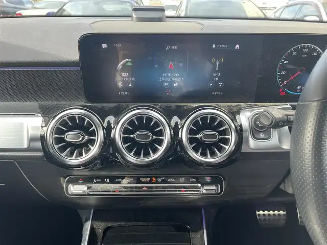 メルセデス・ベンツ Ｍ・ベンツ ＧＬＢ２００ｄ 4マチック AMGライン 東京都 2021(令3)年 1.4万km 青 4WD/ターボ/純正HDDナビ/ (フルセグTV/Bluetooth/USB)/全方位カメラ/ビルトインETC2.0/前後純正ドライブレコーダー/ハーフレザーシート/前席メモリ機能付きパワーシート/前席シートヒーター/パワーバックドア【フットトランクオープナー】/レーダーセーフティーパッケージ/・アクティブディスタンスアシストディストロニック(全自動再発進機能付)/・アクティブステアリングアシスト/・アクティブレーンチェンジングアシスト/・アクティブブレーキアシスト(歩行者/飛び出し検知機能付)/・PRE-SAFE/・緊急回避補助システム/・渋滞時緊急ブレーキ機能/・アクティブブラインドスポットアシスト/・アクティブレーンキーピングアシスト/・リアCPA(被害軽減ブレーキ付後方衝突警告システム)/・トラフィックサインアシスト/オートマチックハイビーム/ダウンヒルアシストコントロール/横滑り防止装置/純正19インチアルミホイール/スマートキー/純正LEDヘッドライト/パドルシフト/カーテンエアバック/スペアキー1本/保証書/取扱説明書