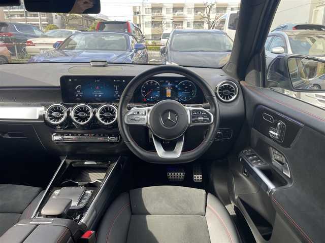 メルセデス・ベンツ Ｍ・ベンツ ＧＬＢ２００ｄ 4マチック AMGライン 東京都 2021(令3)年 1.4万km 青 4WD/ターボ/純正HDDナビ/ (フルセグTV/Bluetooth/USB)/全方位カメラ/ビルトインETC2.0/前後純正ドライブレコーダー/ハーフレザーシート/前席メモリ機能付きパワーシート/前席シートヒーター/パワーバックドア【フットトランクオープナー】/レーダーセーフティーパッケージ/・アクティブディスタンスアシストディストロニック(全自動再発進機能付)/・アクティブステアリングアシスト/・アクティブレーンチェンジングアシスト/・アクティブブレーキアシスト(歩行者/飛び出し検知機能付)/・PRE-SAFE/・緊急回避補助システム/・渋滞時緊急ブレーキ機能/・アクティブブラインドスポットアシスト/・アクティブレーンキーピングアシスト/・リアCPA(被害軽減ブレーキ付後方衝突警告システム)/・トラフィックサインアシスト/オートマチックハイビーム/ダウンヒルアシストコントロール/横滑り防止装置/純正19インチアルミホイール/スマートキー/純正LEDヘッドライト/パドルシフト/カーテンエアバック/スペアキー1本/保証書/取扱説明書