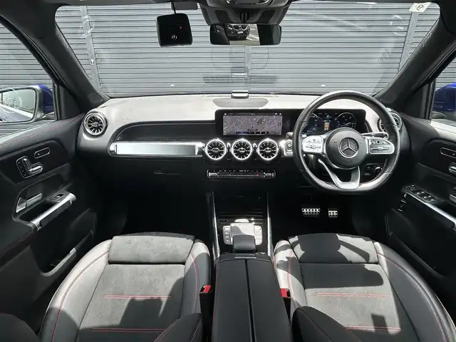 メルセデス・ベンツ Ｍ・ベンツ ＧＬＢ２００ｄ 4マチック AMGライン 茨城県 2021(令3)年 1.4万km 青 4WD/ターボ/純正HDDナビ/ (フルセグTV/Bluetooth/USB)/全方位カメラ/ビルトインETC2.0/前後純正ドライブレコーダー/ハーフレザーシート/前席メモリ機能付きパワーシート/前席シートヒーター/パワーバックドア【フットトランクオープナー】/レーダーセーフティーパッケージ/・アクティブディスタンスアシストディストロニック(全自動再発進機能付)/・アクティブステアリングアシスト/・アクティブレーンチェンジングアシスト/・アクティブブレーキアシスト(歩行者/飛び出し検知機能付)/・PRE-SAFE/・緊急回避補助システム/・渋滞時緊急ブレーキ機能/・アクティブブラインドスポットアシスト/・アクティブレーンキーピングアシスト/・リアCPA(被害軽減ブレーキ付後方衝突警告システム)/・トラフィックサインアシスト/オートマチックハイビーム/ダウンヒルアシストコントロール/横滑り防止装置/純正19インチアルミホイール/スマートキー/純正LEDヘッドライト/パドルシフト/カーテンエアバック/スペアキー1本/保証書/取扱説明書