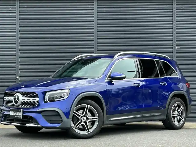 メルセデス・ベンツ Ｍ・ベンツ ＧＬＢ２００ｄ 4マチック AMGライン 茨城県 2021(令3)年 1.4万km 青 4WD/ターボ/純正HDDナビ/ (フルセグTV/Bluetooth/USB)/全方位カメラ/ビルトインETC2.0/前後純正ドライブレコーダー/ハーフレザーシート/前席メモリ機能付きパワーシート/前席シートヒーター/パワーバックドア【フットトランクオープナー】/レーダーセーフティーパッケージ/・アクティブディスタンスアシストディストロニック(全自動再発進機能付)/・アクティブステアリングアシスト/・アクティブレーンチェンジングアシスト/・アクティブブレーキアシスト(歩行者/飛び出し検知機能付)/・PRE-SAFE/・緊急回避補助システム/・渋滞時緊急ブレーキ機能/・アクティブブラインドスポットアシスト/・アクティブレーンキーピングアシスト/・リアCPA(被害軽減ブレーキ付後方衝突警告システム)/・トラフィックサインアシスト/オートマチックハイビーム/ダウンヒルアシストコントロール/横滑り防止装置/純正19インチアルミホイール/スマートキー/純正LEDヘッドライト/パドルシフト/カーテンエアバック/スペアキー1本/保証書/取扱説明書