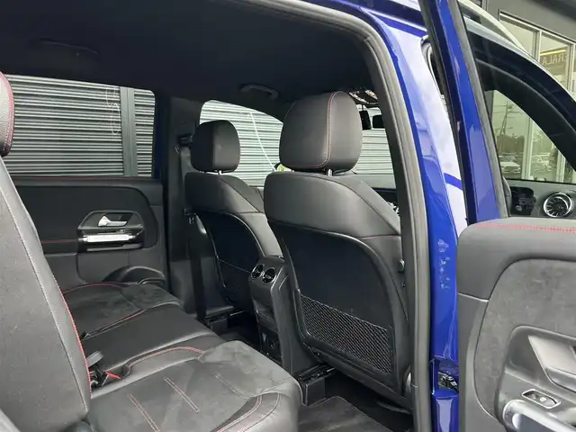 メルセデス・ベンツ Ｍ・ベンツ ＧＬＢ２００ｄ 4マチック AMGライン 茨城県 2021(令3)年 1.4万km 青 4WD/ターボ/純正HDDナビ/ (フルセグTV/Bluetooth/USB)/全方位カメラ/ビルトインETC2.0/前後純正ドライブレコーダー/ハーフレザーシート/前席メモリ機能付きパワーシート/前席シートヒーター/パワーバックドア【フットトランクオープナー】/レーダーセーフティーパッケージ/・アクティブディスタンスアシストディストロニック(全自動再発進機能付)/・アクティブステアリングアシスト/・アクティブレーンチェンジングアシスト/・アクティブブレーキアシスト(歩行者/飛び出し検知機能付)/・PRE-SAFE/・緊急回避補助システム/・渋滞時緊急ブレーキ機能/・アクティブブラインドスポットアシスト/・アクティブレーンキーピングアシスト/・リアCPA(被害軽減ブレーキ付後方衝突警告システム)/・トラフィックサインアシスト/オートマチックハイビーム/ダウンヒルアシストコントロール/横滑り防止装置/純正19インチアルミホイール/スマートキー/純正LEDヘッドライト/パドルシフト/カーテンエアバック/スペアキー1本/保証書/取扱説明書