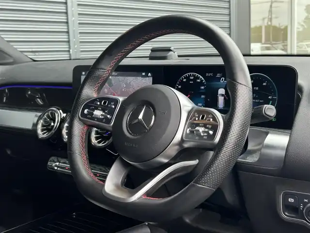 メルセデス・ベンツ Ｍ・ベンツ ＧＬＢ２００ｄ 4マチック AMGライン 茨城県 2021(令3)年 1.4万km 青 4WD/ターボ/純正HDDナビ/ (フルセグTV/Bluetooth/USB)/全方位カメラ/ビルトインETC2.0/前後純正ドライブレコーダー/ハーフレザーシート/前席メモリ機能付きパワーシート/前席シートヒーター/パワーバックドア【フットトランクオープナー】/レーダーセーフティーパッケージ/・アクティブディスタンスアシストディストロニック(全自動再発進機能付)/・アクティブステアリングアシスト/・アクティブレーンチェンジングアシスト/・アクティブブレーキアシスト(歩行者/飛び出し検知機能付)/・PRE-SAFE/・緊急回避補助システム/・渋滞時緊急ブレーキ機能/・アクティブブラインドスポットアシスト/・アクティブレーンキーピングアシスト/・リアCPA(被害軽減ブレーキ付後方衝突警告システム)/・トラフィックサインアシスト/オートマチックハイビーム/ダウンヒルアシストコントロール/横滑り防止装置/純正19インチアルミホイール/スマートキー/純正LEDヘッドライト/パドルシフト/カーテンエアバック/スペアキー1本/保証書/取扱説明書