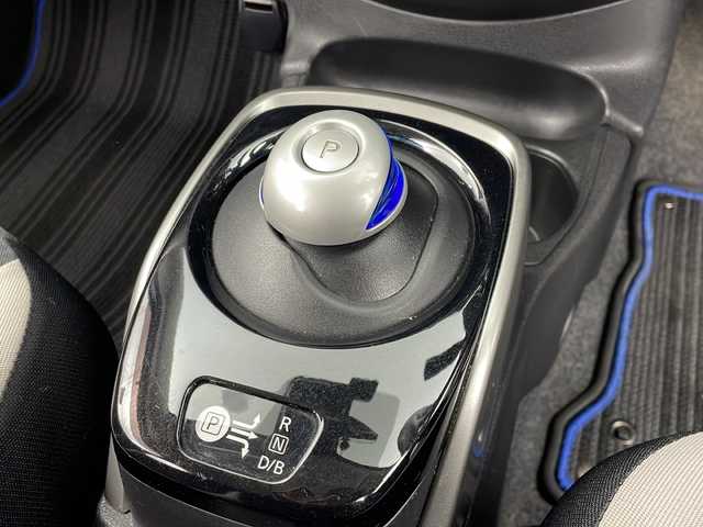 日産 ノート e－パワー X 三重県 2018(平30)年 5.8万km ブリリアントシルバー 禁煙車　/純正7インチSDナビ/エマージェンシーブレーキ/衝突軽減ブレーキ　/レーンキープアシスト　/アラウンドビューモニター　/インテリジェントスマートルームミラー　/純正前方ドライブレコーダー　/前後コーナーセンサー　/ＥＴＣ/スマートキー/プッシュスタート/ステアリングスイッチ