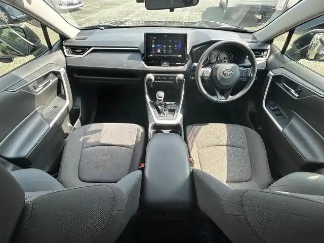トヨタ ＲＡＶ４ X 熊本県 2020(令2)年 8.5万km アティチュードブラックマイカ 衝突軽減ブレーキ/レーンキープアシスト/プッシュスタート/社外ナビ/（CD・DVD・フルセグTV・BTオーディオ・SD）/バックカメラ/ETC/ドライブレコーダー/純正17インチAW/レーダークルーズ/LEDヘッドライト/オートライト/ルーフレール/前後コーナーセンサー/横滑り防止装置/ウィンカーミラー/フロアマット/ドアバイザー/新車保証書/取扱説明書/スマートスペアキー×1本