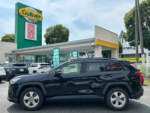 トヨタ ＲＡＶ４ X 熊本県 2020(令2)年 8.5万km アティチュードブラックマイカ 衝突軽減ブレーキ/レーンキープアシスト/プッシュスタート/社外ナビ/（CD・DVD・フルセグTV・BTオーディオ・SD）/バックカメラ/ETC/ドライブレコーダー/純正17インチAW/レーダークルーズ/LEDヘッドライト/オートライト/ルーフレール/前後コーナーセンサー/横滑り防止装置/ウィンカーミラー/フロアマット/ドアバイザー/新車保証書/取扱説明書/スマートスペアキー×1本