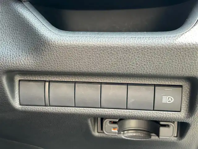 トヨタ ＲＡＶ４ X 熊本県 2020(令2)年 8.5万km アティチュードブラックマイカ 衝突軽減ブレーキ/レーンキープアシスト/プッシュスタート/社外ナビ/（CD・DVD・フルセグTV・BTオーディオ・SD）/バックカメラ/ETC/ドライブレコーダー/純正17インチAW/レーダークルーズ/LEDヘッドライト/オートライト/ルーフレール/前後コーナーセンサー/横滑り防止装置/ウィンカーミラー/フロアマット/ドアバイザー/新車保証書/取扱説明書/スマートスペアキー×1本
