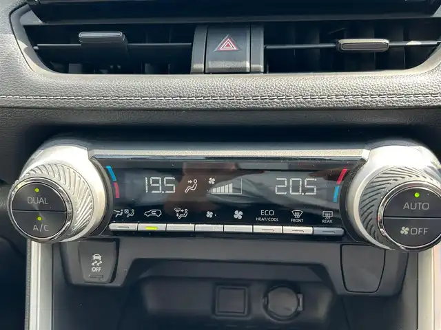 トヨタ ＲＡＶ４ X 熊本県 2020(令2)年 8.5万km アティチュードブラックマイカ 衝突軽減ブレーキ/レーンキープアシスト/プッシュスタート/社外ナビ/（CD・DVD・フルセグTV・BTオーディオ・SD）/バックカメラ/ETC/ドライブレコーダー/純正17インチAW/レーダークルーズ/LEDヘッドライト/オートライト/ルーフレール/前後コーナーセンサー/横滑り防止装置/ウィンカーミラー/フロアマット/ドアバイザー/新車保証書/取扱説明書/スマートスペアキー×1本