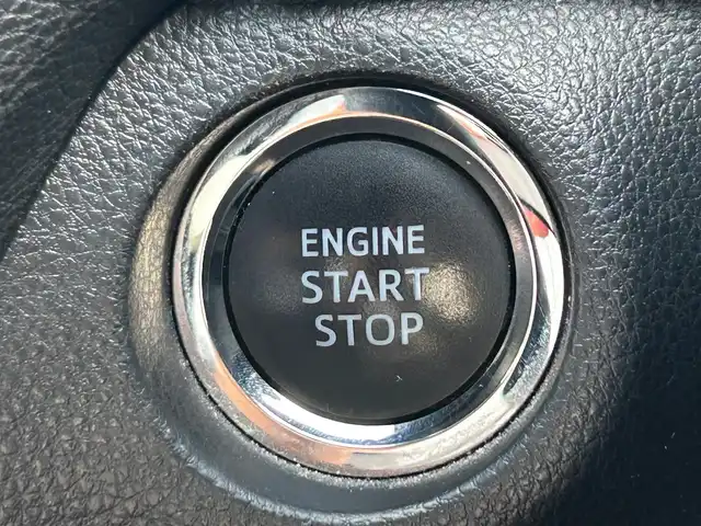 トヨタ ＲＡＶ４ X 熊本県 2020(令2)年 8.5万km アティチュードブラックマイカ 衝突軽減ブレーキ/レーンキープアシスト/プッシュスタート/社外ナビ/（CD・DVD・フルセグTV・BTオーディオ・SD）/バックカメラ/ETC/ドライブレコーダー/純正17インチAW/レーダークルーズ/LEDヘッドライト/オートライト/ルーフレール/前後コーナーセンサー/横滑り防止装置/ウィンカーミラー/フロアマット/ドアバイザー/新車保証書/取扱説明書/スマートスペアキー×1本