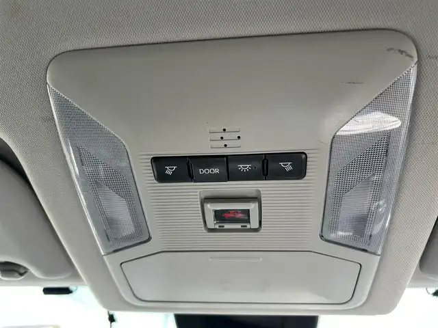 トヨタ ＲＡＶ４ X 熊本県 2020(令2)年 8.5万km アティチュードブラックマイカ 衝突軽減ブレーキ/レーンキープアシスト/プッシュスタート/社外ナビ/（CD・DVD・フルセグTV・BTオーディオ・SD）/バックカメラ/ETC/ドライブレコーダー/純正17インチAW/レーダークルーズ/LEDヘッドライト/オートライト/ルーフレール/前後コーナーセンサー/横滑り防止装置/ウィンカーミラー/フロアマット/ドアバイザー/新車保証書/取扱説明書/スマートスペアキー×1本
