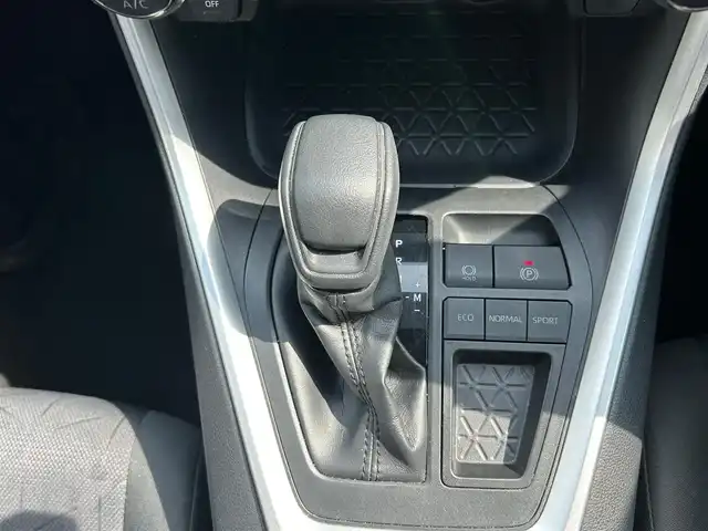 トヨタ ＲＡＶ４ X 熊本県 2020(令2)年 8.5万km アティチュードブラックマイカ 衝突軽減ブレーキ/レーンキープアシスト/プッシュスタート/社外ナビ/（CD・DVD・フルセグTV・BTオーディオ・SD）/バックカメラ/ETC/ドライブレコーダー/純正17インチAW/レーダークルーズ/LEDヘッドライト/オートライト/ルーフレール/前後コーナーセンサー/横滑り防止装置/ウィンカーミラー/フロアマット/ドアバイザー/新車保証書/取扱説明書/スマートスペアキー×1本