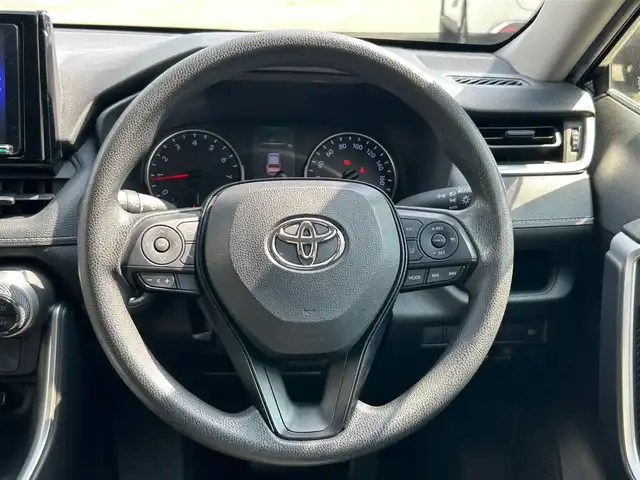 トヨタ ＲＡＶ４ X 熊本県 2020(令2)年 8.5万km アティチュードブラックマイカ 衝突軽減ブレーキ/レーンキープアシスト/プッシュスタート/社外ナビ/（CD・DVD・フルセグTV・BTオーディオ・SD）/バックカメラ/ETC/ドライブレコーダー/純正17インチAW/レーダークルーズ/LEDヘッドライト/オートライト/ルーフレール/前後コーナーセンサー/横滑り防止装置/ウィンカーミラー/フロアマット/ドアバイザー/新車保証書/取扱説明書/スマートスペアキー×1本