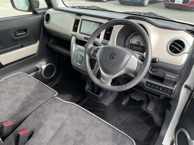 スズキ ハスラー J 福岡県 2019(令1)年 4.5万km ピュアホワイトパール/ブラック2トーン スズキセーフティサポート/横滑り防止/盗難防止/レーンキープ/エアバッグ/SDナビ/BT/フルセグTV/SDミュージック/CDチェンジャー/純正アルミホイール/社外フロアマット/プッシュスタート/スマートキー/オートライト/LEDヘッド/スペアキー/USB/シートヒーター/ベンチシート/フルフラット