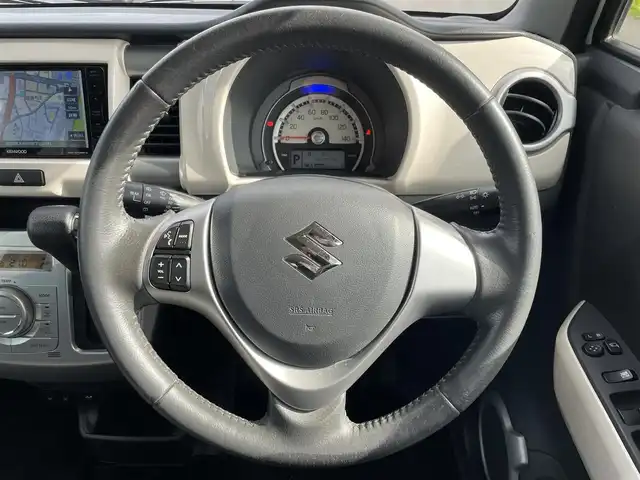 スズキ ハスラー J 福岡県 2019(令1)年 4.5万km ピュアホワイトパール/ブラック2トーン スズキセーフティサポート/横滑り防止/盗難防止/レーンキープ/エアバッグ/SDナビ/BT/フルセグTV/SDミュージック/CDチェンジャー/純正アルミホイール/社外フロアマット/プッシュスタート/スマートキー/オートライト/LEDヘッド/スペアキー/USB/シートヒーター/ベンチシート/フルフラット