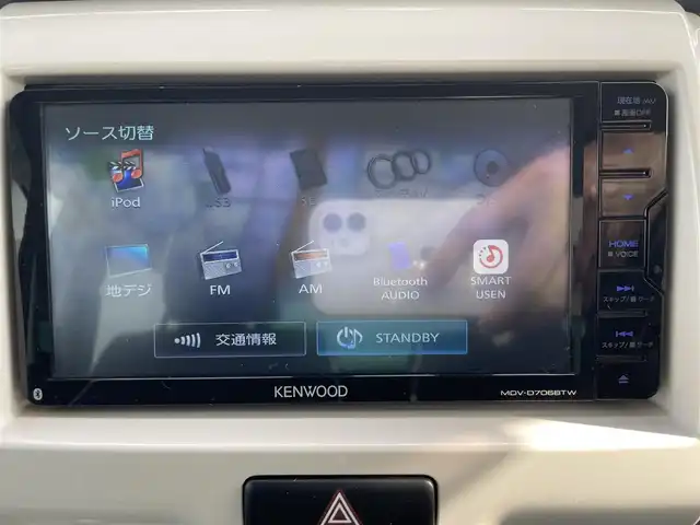 スズキ ハスラー J 福岡県 2019(令1)年 4.5万km ピュアホワイトパール/ブラック2トーン スズキセーフティサポート/横滑り防止/盗難防止/レーンキープ/エアバッグ/SDナビ/BT/フルセグTV/SDミュージック/CDチェンジャー/純正アルミホイール/社外フロアマット/プッシュスタート/スマートキー/オートライト/LEDヘッド/スペアキー/USB/シートヒーター/ベンチシート/フルフラット