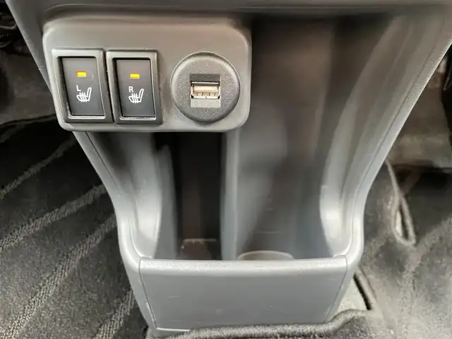 スズキ ハスラー J 福岡県 2019(令1)年 4.5万km ピュアホワイトパール/ブラック2トーン スズキセーフティサポート/横滑り防止/盗難防止/レーンキープ/エアバッグ/SDナビ/BT/フルセグTV/SDミュージック/CDチェンジャー/純正アルミホイール/社外フロアマット/プッシュスタート/スマートキー/オートライト/LEDヘッド/スペアキー/USB/シートヒーター/ベンチシート/フルフラット