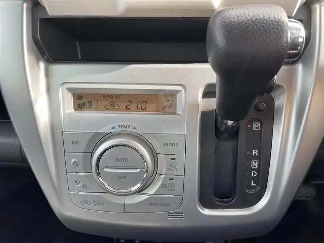 スズキ ハスラー J 福岡県 2019(令1)年 4.5万km ピュアホワイトパール/ブラック2トーン スズキセーフティサポート/横滑り防止/盗難防止/レーンキープ/エアバッグ/SDナビ/BT/フルセグTV/SDミュージック/CDチェンジャー/純正アルミホイール/社外フロアマット/プッシュスタート/スマートキー/オートライト/LEDヘッド/スペアキー/USB/シートヒーター/ベンチシート/フルフラット