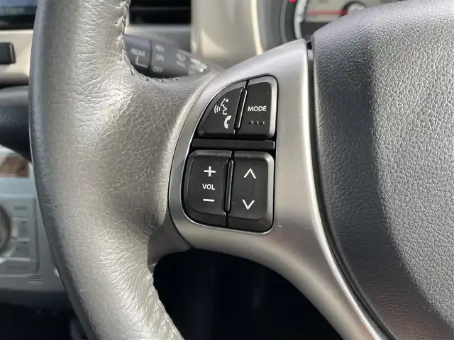 スズキ ハスラー J 福岡県 2019(令1)年 4.5万km ピュアホワイトパール/ブラック2トーン スズキセーフティサポート/横滑り防止/盗難防止/レーンキープ/エアバッグ/SDナビ/BT/フルセグTV/SDミュージック/CDチェンジャー/純正アルミホイール/社外フロアマット/プッシュスタート/スマートキー/オートライト/LEDヘッド/スペアキー/USB/シートヒーター/ベンチシート/フルフラット
