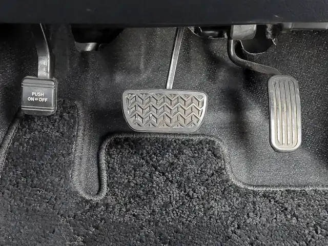 トヨタ シエンタ G クエロ 東京都 2020(令2)年 4.4万km ブラックマイカ モデリスタエアロ/純正15インチアルミホイール/純正9インチナビ〈NSZT-Y68T〉/・Bluetooth/・フルセグTV/・DVD/CD/パノラミックビューモニター/純正フリップダウンモニター/ETC2.0/ドライブレコーダー/プリクラッシュセーフティ/レーンディパーチャーアラート/オートマチックハイビーム/フロントシートヒーター/ステアリングアシスト/スマートキー/スペアキー/エンジンプッシュスタート