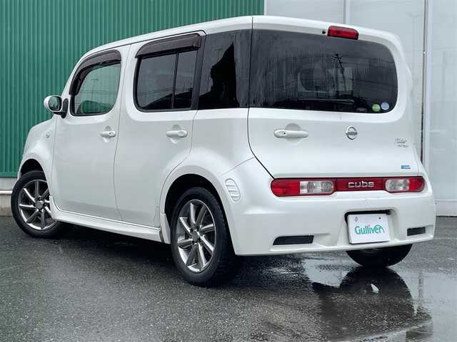 日産 キューブ ライダー 福岡県 2016(平28)年 4.6万km ブリリアントホワイトパール ABS/横滑り防止装置/盗難防止装置/車外バックカメラ/AAC/BT/ミュージックプレイヤー接続(iPod)/純正フロアマット/Wエアバッグ/LEDヘッドライト