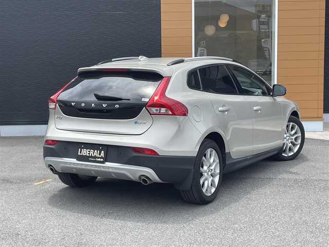 ボルボ Ｖ４０ クロスカントリー D4 サマム 栃木県 2016(平28)年 5.3万km ルミナスサンドメタリック 冬タイヤAW付き積込/茶革シート/パワーシート /シートヒーター /ナビ/バックカメラ/ETC/スマートキー/LEDヘッドライト/オートライト/レーンキープアシスト/ブラインドスポット /リアソナー /ACC