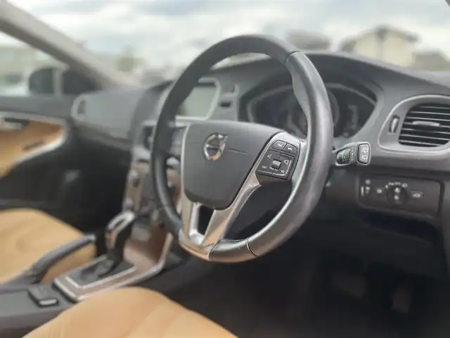 ボルボ Ｖ４０ クロスカントリー D4 サマム 栃木県 2016(平28)年 5.3万km ルミナスサンドメタリック 冬タイヤAW付き積込/茶革シート/パワーシート /シートヒーター /ナビ/バックカメラ/ETC/スマートキー/LEDヘッドライト/オートライト/レーンキープアシスト/ブラインドスポット /リアソナー /ACC