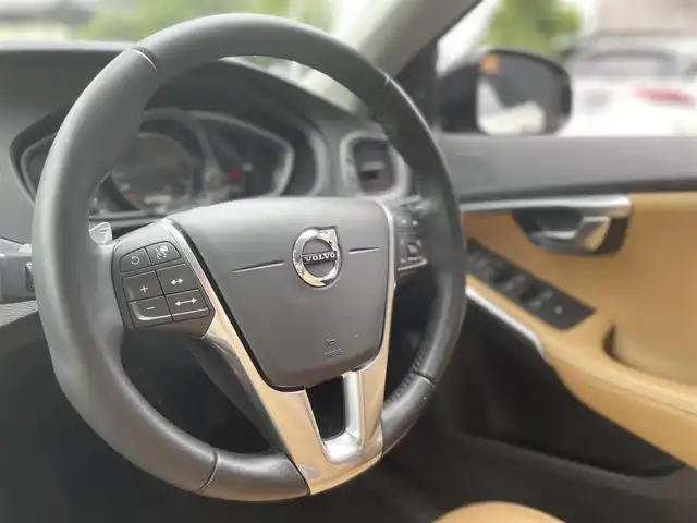 ボルボ Ｖ４０ クロスカントリー D4 サマム 栃木県 2016(平28)年 5.3万km ルミナスサンドメタリック 冬タイヤAW付き積込/茶革シート/パワーシート /シートヒーター /ナビ/バックカメラ/ETC/スマートキー/LEDヘッドライト/オートライト/レーンキープアシスト/ブラインドスポット /リアソナー /ACC