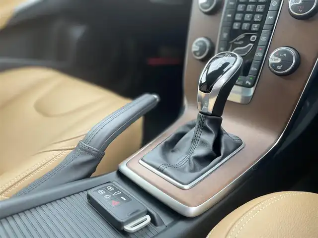 ボルボ Ｖ４０ クロスカントリー D4 サマム 栃木県 2016(平28)年 5.3万km ルミナスサンドメタリック 冬タイヤAW付き積込/茶革シート/パワーシート /シートヒーター /ナビ/バックカメラ/ETC/スマートキー/LEDヘッドライト/オートライト/レーンキープアシスト/ブラインドスポット /リアソナー /ACC