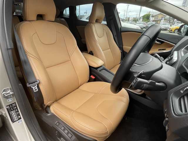 ボルボ Ｖ４０ クロスカントリー D4 サマム 栃木県 2016(平28)年 5.3万km ルミナスサンドメタリック 冬タイヤAW付き積込/茶革シート/パワーシート /シートヒーター /ナビ/バックカメラ/ETC/スマートキー/LEDヘッドライト/オートライト/レーンキープアシスト/ブラインドスポット /リアソナー /ACC