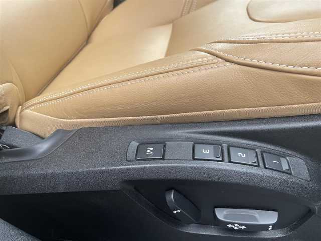 ボルボ Ｖ４０ クロスカントリー D4 サマム 栃木県 2016(平28)年 5.3万km ルミナスサンドメタリック 冬タイヤAW付き積込/茶革シート/パワーシート /シートヒーター /ナビ/バックカメラ/ETC/スマートキー/LEDヘッドライト/オートライト/レーンキープアシスト/ブラインドスポット /リアソナー /ACC