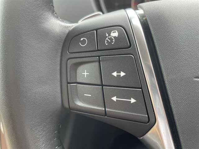 ボルボ Ｖ４０ クロスカントリー D4 サマム 栃木県 2016(平28)年 5.3万km ルミナスサンドメタリック 冬タイヤAW付き積込/茶革シート/パワーシート /シートヒーター /ナビ/バックカメラ/ETC/スマートキー/LEDヘッドライト/オートライト/レーンキープアシスト/ブラインドスポット /リアソナー /ACC