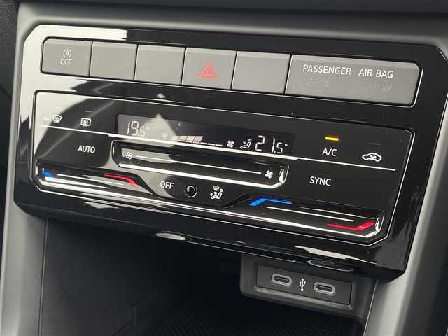 フォルクスワーゲン ＶＷ Ｔ－クロス TSI アクティブ 三重県 2023(令5)年 1.2万km グレー DiscoverProナビ/バックカメラ/AppleCarPlay/AndroidAuto/純正16インチアルミ/ETC車載器　/LEDヘッドライト/オートライト/フロントアシスト/エンジンプッシュスタート/スマートキー/純正フロアマット/保証書/取扱説明書/スペアキー1本